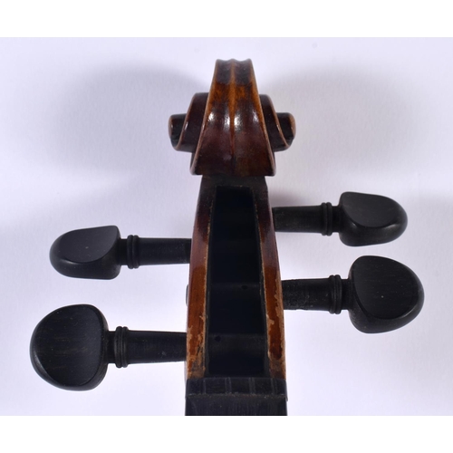 711 - A TWO PIECE BACK VIOLIN. 57 cm long, length of back 35.5 cm.