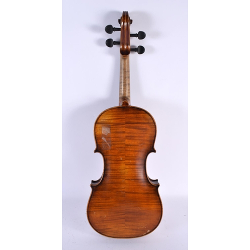 711 - A TWO PIECE BACK VIOLIN. 57 cm long, length of back 35.5 cm.