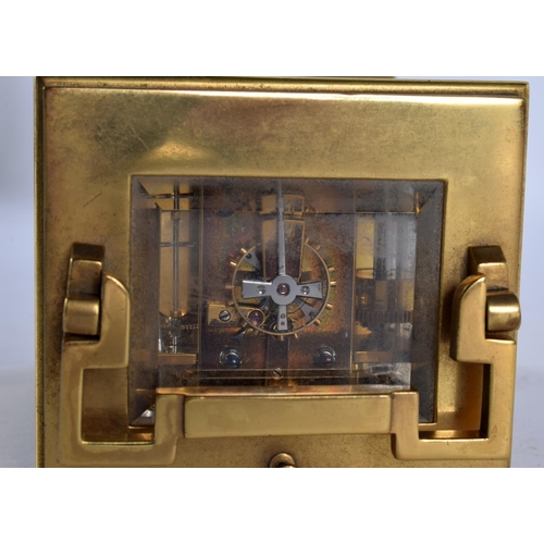 734 - AN ANTIQUE REPEATING BRASS CARRIAGE CLOCK. 18cm high inc handle.