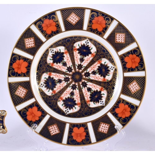 787 - THREE PIECES OF ROYAL CROWN DERBY IMARI WARES. Largest 20cm diameter. (3)