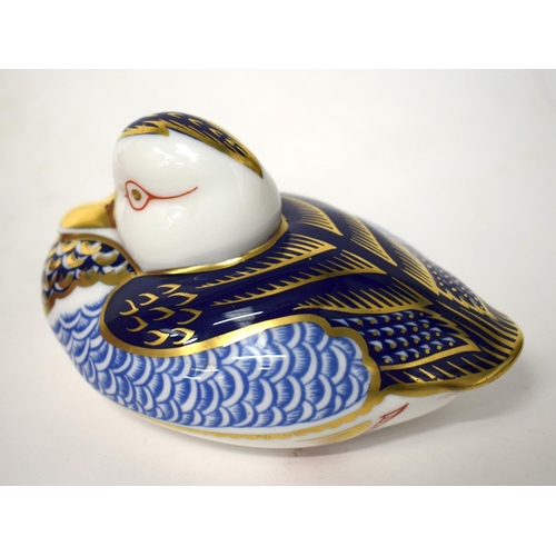 788 - A ROYAL CROWN DERBY DUCK PAPERWEIGHT together with a signed art glass dog dish. 14cm wide. (2)