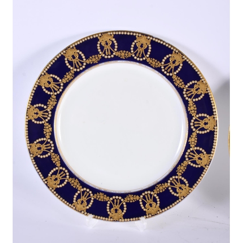 7 - AN ANTIQUE SPODE JEWELLED PLATE together with a similar Minton plate. 25 cm diameter. (2)