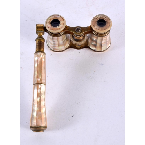 807 - AN UNUSUAL PAIR OF MOTHER OF PEARL OPERA GLASSES. 15cm x 9 cm.