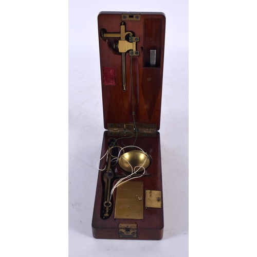 808 - A CASED SET OF ANTIQUE WEIGHING SCALES. 17 cm x 8 cm.