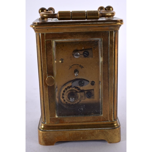 829 - A MINIATURE ANTIQUE CARRIAGE CLOCK. 9.5 cm high inc handle.