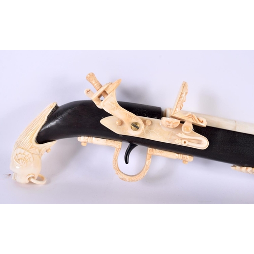 862 - A CONTINENTAL BONE GUN. 90cm long.