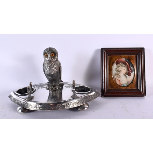 895 - A CHARMING ANTIQUE JAMES DIXON AND SONS OWL DESK STAND together with a plaque. Largest 18cm x 15cm. ... 