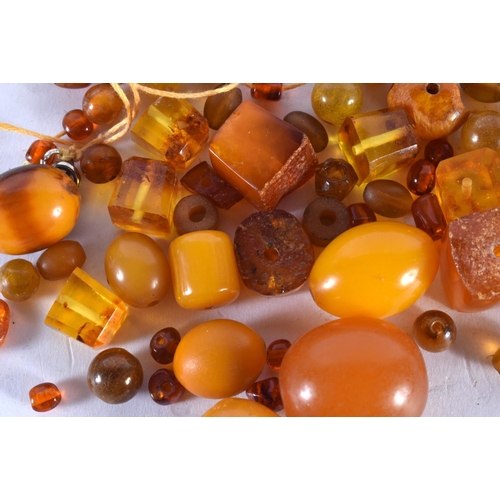 900 - ASSORTED AMBER etc. 135 grams. (qty)