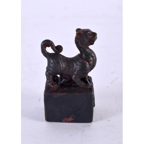 1002 - A CHINESE BRONZE BUDDHISTIC BEAST SEAL. 45 grams. 3.5 cm x 2 cm.