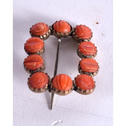 1003 - AN ANTIQUE CORAL BROOCH. 4 grams. 2.75 cm x 2.25 cm.