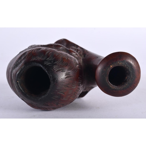 1007 - A FINE ANTIQUE CARVED WALNUT WOOD PIPE formed as an elderly lady. 9 cm x 7.75 cm.