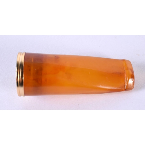 1029 - AN ANTIQUE YELLOW METAL AND AMBER CHEROOT HOLDER. 9 grams. 5 cm x 2 cm.