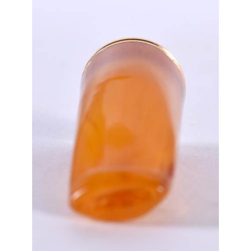 1029 - AN ANTIQUE YELLOW METAL AND AMBER CHEROOT HOLDER. 9 grams. 5 cm x 2 cm.