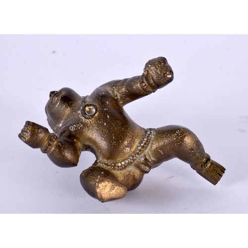 1030 - A 19TH CENTURY INDIAN BRONZE FIGURE OF A CRAWLING BUDDHA. 212 grams. 6.5 cm x 5.25 cm.