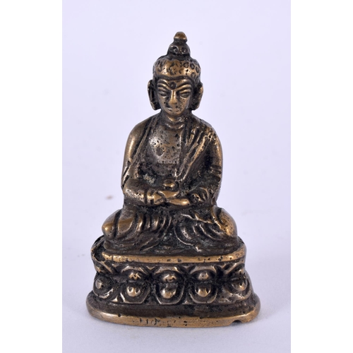 1031 - A 19TH CENTURY CHINESE TIBETAN BRONZE FIGURE OF A BUDDHA Qing. 76 grams. 6 cm x 3.75 cm.