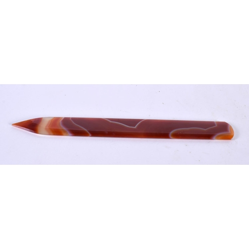 1040 - AN ART DECO BANDED AGATE LETTER OPENER. 29.8 grams. 19 cm long.