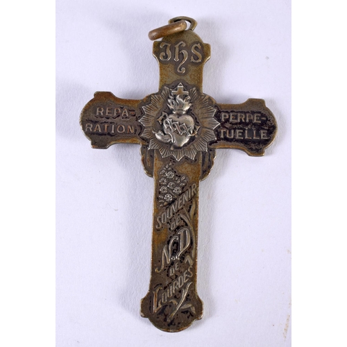 1042 - AN ANTIQUE FRENCH LOURDES CROSS. 15.4 grams. 7.5 cm x 4.25 cm.