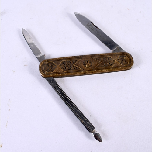 1043 - AN ANTIQUE TOLEDO TYPE POCKET KNIFE. 41.5 grams. 18cm long extended.