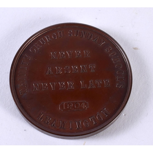 1052 - AN ANTIQUE TRINITY CHURCH SUNDAY SCHOOL LEAMINGTON 1904 BRONZE MEDALLION. 64.9 grams. 5 cm diameter.