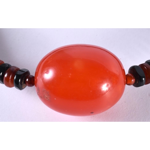 1055 - A CHERRY AMBER TYPE NECKLACE. 51.7 grams. Largest bead 4 cm x 3 cm.