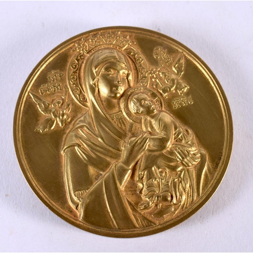 1068 - AN ANTIQUE ITALIAN MADONNA AND CHILD BRONZE MEDALLION. 70.7 grams. 5 cm diameter.