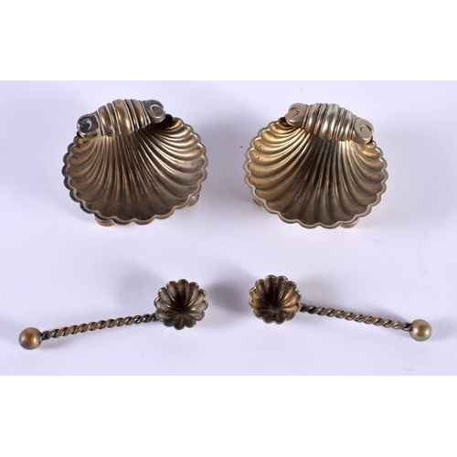 1097 - A PAIR OF ANTIQUE SILVER PLATED SHELL SALTS. 42 grams. Largest 5 cm x 4.5 cm. (4)