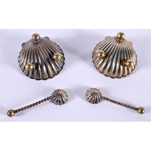 1097 - A PAIR OF ANTIQUE SILVER PLATED SHELL SALTS. 42 grams. Largest 5 cm x 4.5 cm. (4)