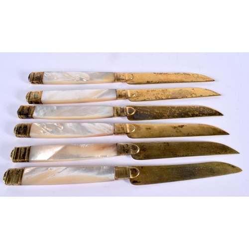 1104 - A SET OF SIX ANTIQUE SILVER GILT AND MOTHER OF PEARL KNIVES. 203 grams. 20cm long. (6)