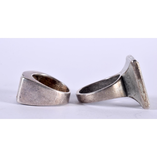 1117 - TWO SILVER RINGS. I & N. 22 grams. (2)