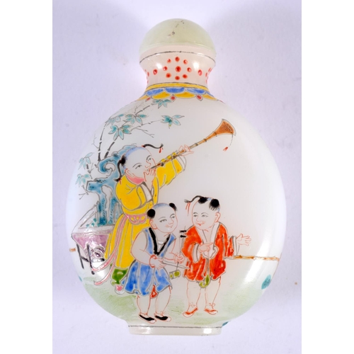 1131 - A PEKING GLASS SNUFF BOTTLE.  8.6 cm x 5.8 cm x 3.2 cm, weight 103g