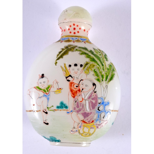 1131 - A PEKING GLASS SNUFF BOTTLE.  8.6 cm x 5.8 cm x 3.2 cm, weight 103g