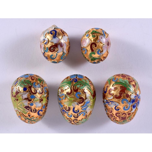 1134 - THREE LARGE AND TWO SMALL CLOISONNE EGGS.  Largest 3.5cm x 2.5cm, total weight 55g (5)