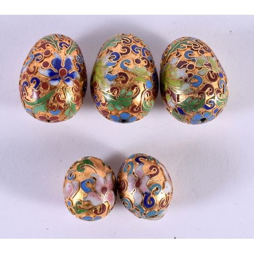 1134 - THREE LARGE AND TWO SMALL CLOISONNE EGGS.  Largest 3.5cm x 2.5cm, total weight 55g (5)