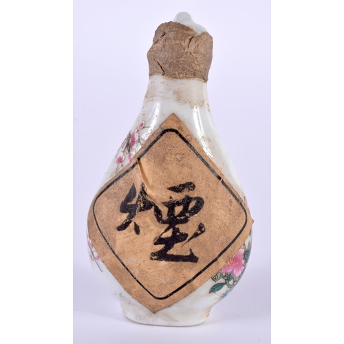 1136 - A CHINESE PORCELAIN SNUFF BOTTLE.  8.1cm x 4.4cm x 2.7cm