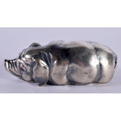 1146 - A CONTINENTAL SILVER PIG WITH GEN SET EYES.  Stamped 84, 7cm x 3.5cm x 2.3cm, weight 42.5g