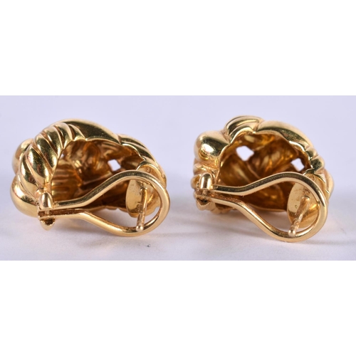 1154 - A PAIR OF 18CT GOLD HUGGIE EARRINGS.  Stamped 750, 3.5cm x 2.8 cm, total weight 11.5g