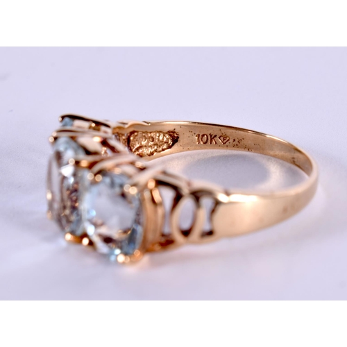 1177 - A 10CT GOLD RING SET WITH 3 AQUAMARINES.  Size Q, weight 4g