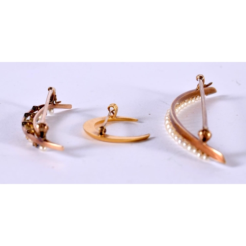 1189 - A 14CT GOLD CRESCENT SHAPED BROOCH SET WITH VARIATED SEED PEARLS TOGETHER WITH 2 OTHER 10CT GOLD BRO... 