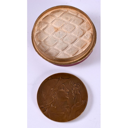 1205 - A FRENCH MEDALLION INSCRIBED Medaille, Prix offert par La depeche.  5cm x 0.3cm, weight 50g