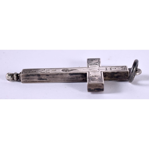 1206 - A striking George III reliquary cruciform pendant. A substantial piece, it is crafted from
silver an... 