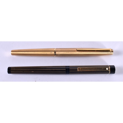 1224 - A SHEAFFER FOUNTAIN PEN WITH A 14CT GOLD NIB TOGETHER WITH ANOTHER. (2)