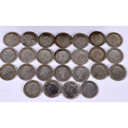 1226 - A PURSE CONTAINING 25 SILVER THRUPPENCE COINS.. Weight of coins 34.6g