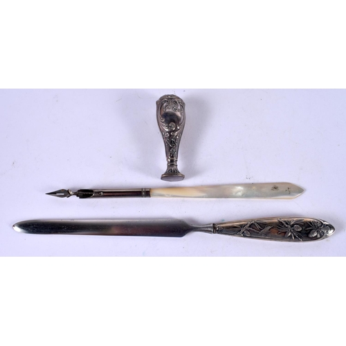 1230 - AN ART NOUVEAU CASED DESK STATIONERY SET COMPRISING LETTER OPENER, SEAL AND DIP PEN WITH A MOTHER OF... 