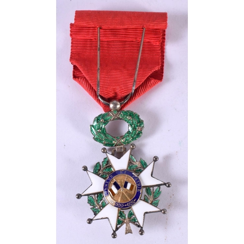 1232 - A CASED FRENCH LEGION OF HONOUR MEDAL 