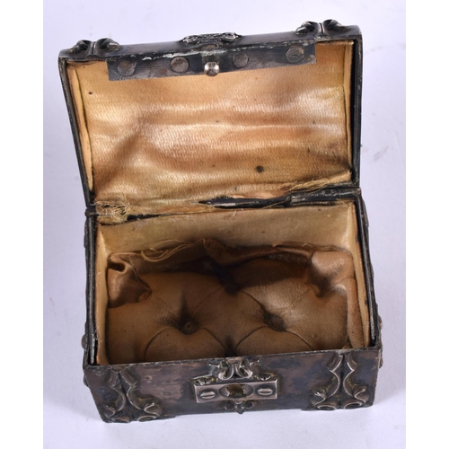 1235 - A MINIATURE ARMORIAL CASKET.  6.9cm x 4.9cm x 7.2 cm, weight 184g