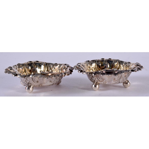 1252 - A PAIR OF VICTORIAN SILVER SALTS WITH GILT INTERIOR.  Hallmarked Chester 1896, 6.2 cm x 1.9cm, total... 