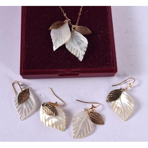 1278 - A MOTHER OF PEARL LEAF NECKLACE WITH 2 PAIRS OF MATCHING EARRINGS.  Pendant 2.3cm, Chain 39cm, total... 