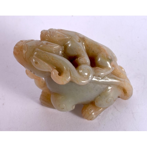 1291 - A CHINESE CARVED JADE FIGURE OF A BEAST CARRYING ITS YOUNG.  6.2 cm x 4.5cm x 3cm, weight 96.3g