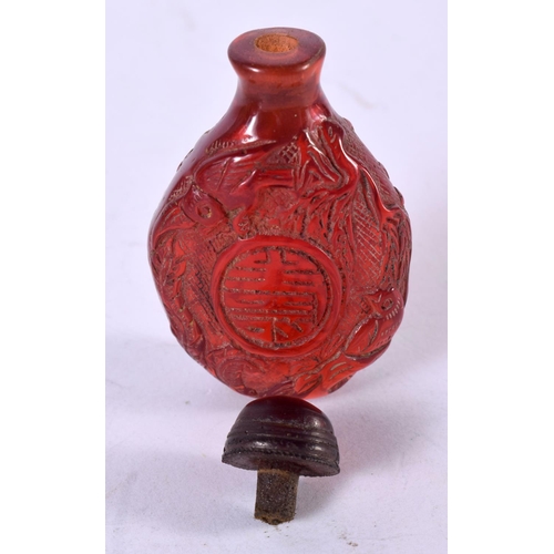 1295 - AN AMBER COLOURED SNUFF BOTTLE.  7.1cm x 4cm x 2.3cm, weight 36.9g