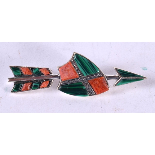 1303 - A SILVER AND STONE BROOCH. 6 grams. 5.25 cm x 1.75 cm.